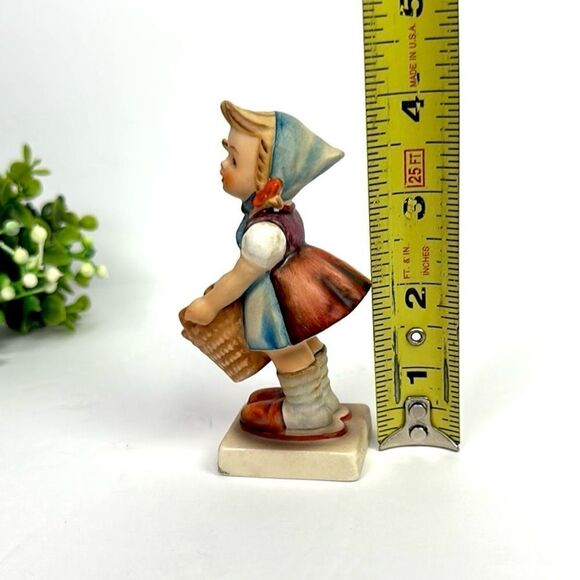 Goebel Hummel “Little Helper" Girl Figurine #73 West Germany Vintage 4” - Picture 9 of 10